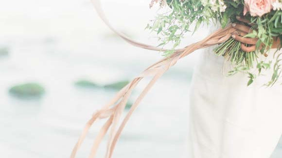 WEDDING SPARROW / BLUSH AND PEACH COASTAL WEDDING INSPIRATION