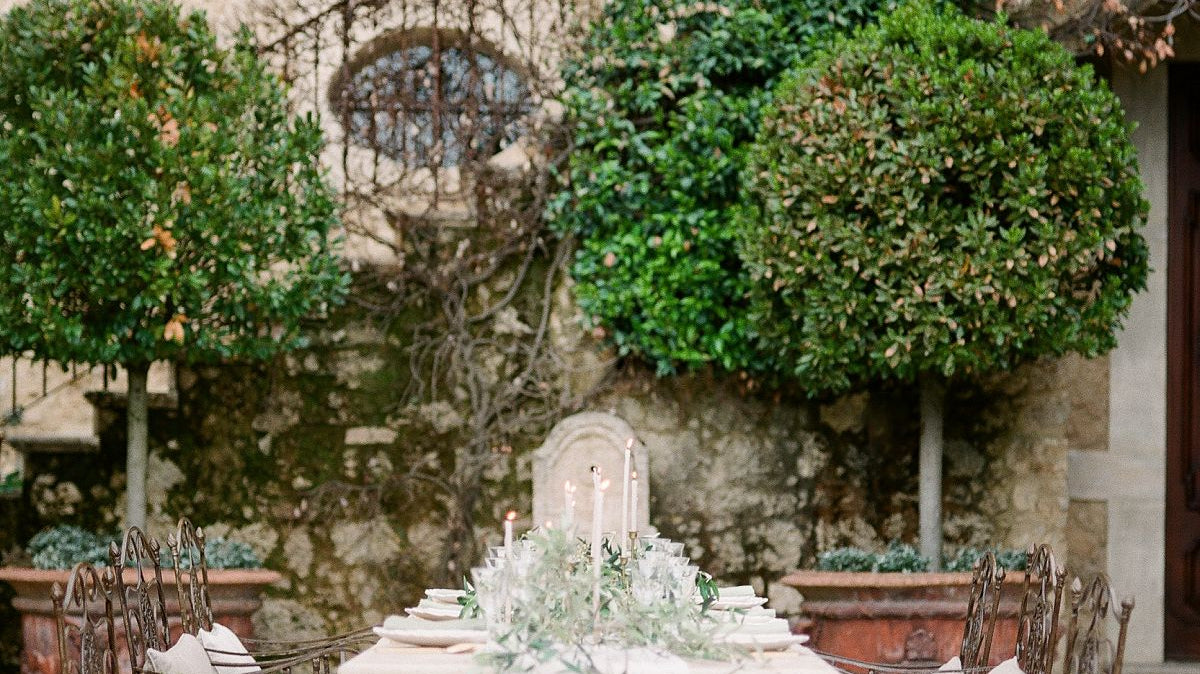 WEDDING SPARROW / SOFT GREEN TONES FOR AN AL FRESCO WEDDING IN TUSCANY
