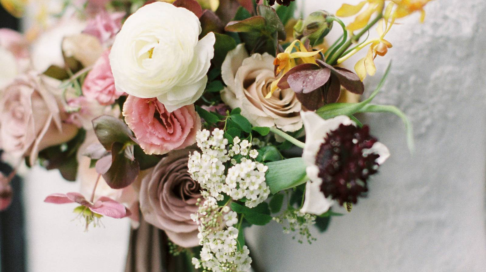 MAGNOLIA ROUGE / Minimalist Warehouse Wedding Editorial