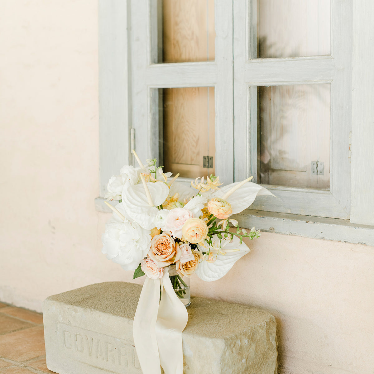 MARTHA STEWART WEDDINGS / Cool-Girl Brides Will Love This California W –  Silk \u0026 Willow, image size:1200x1200