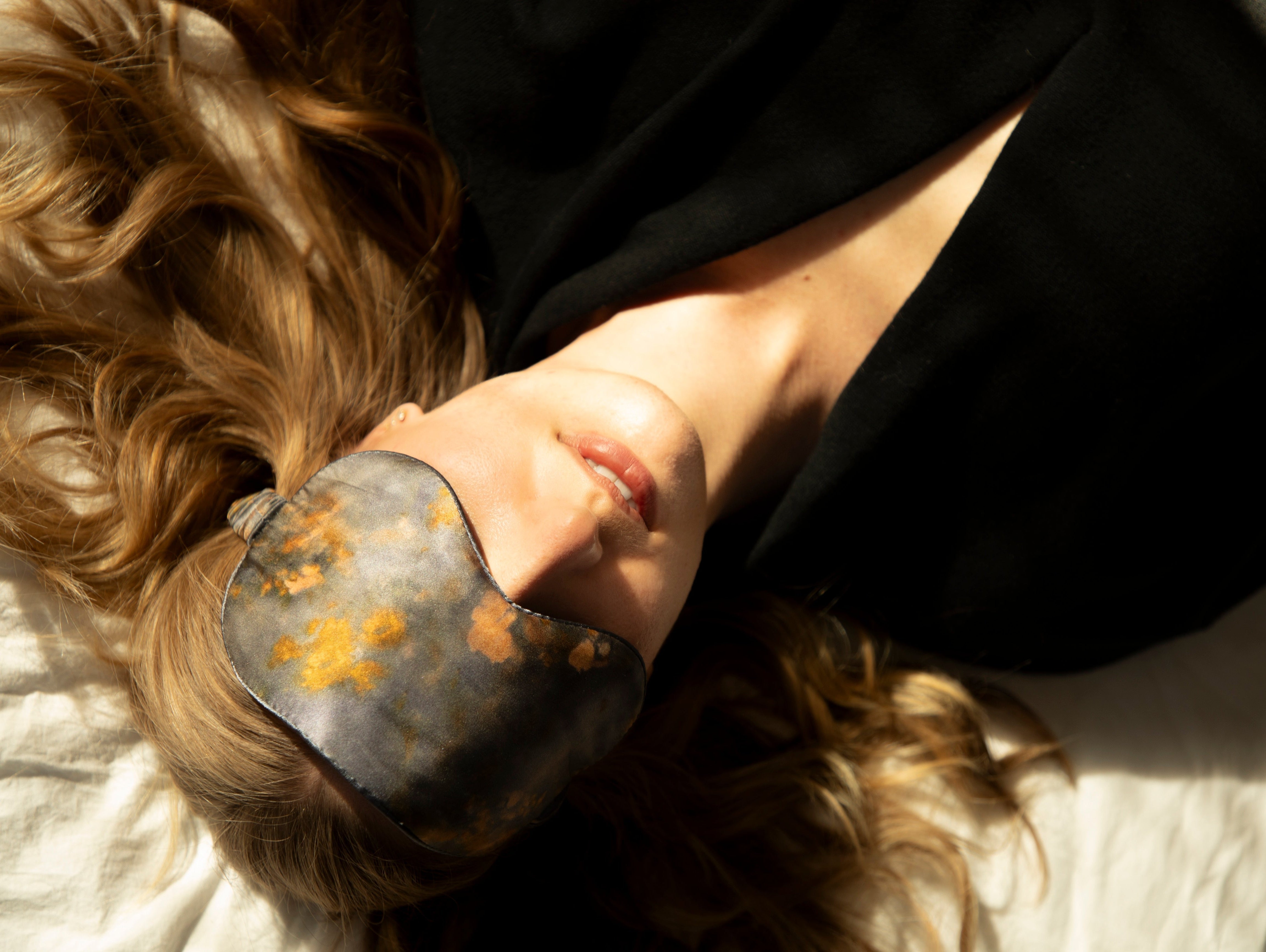 The Art of Restorative Sleep: Why Silk Eye Masks Are Your Skin's Best Friend