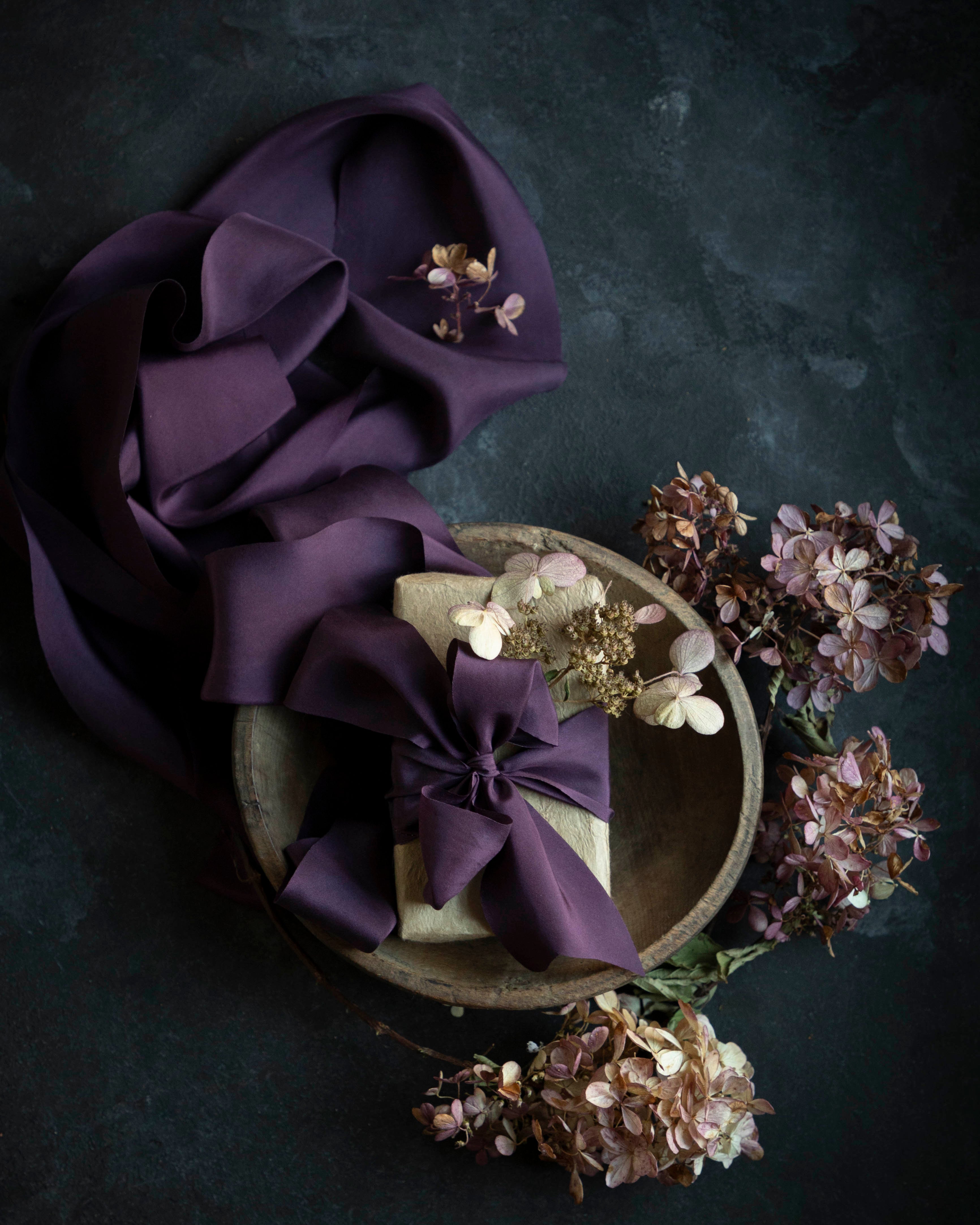 how to make a gift look expensive with luxury silk ribbons. how to wrap a gift