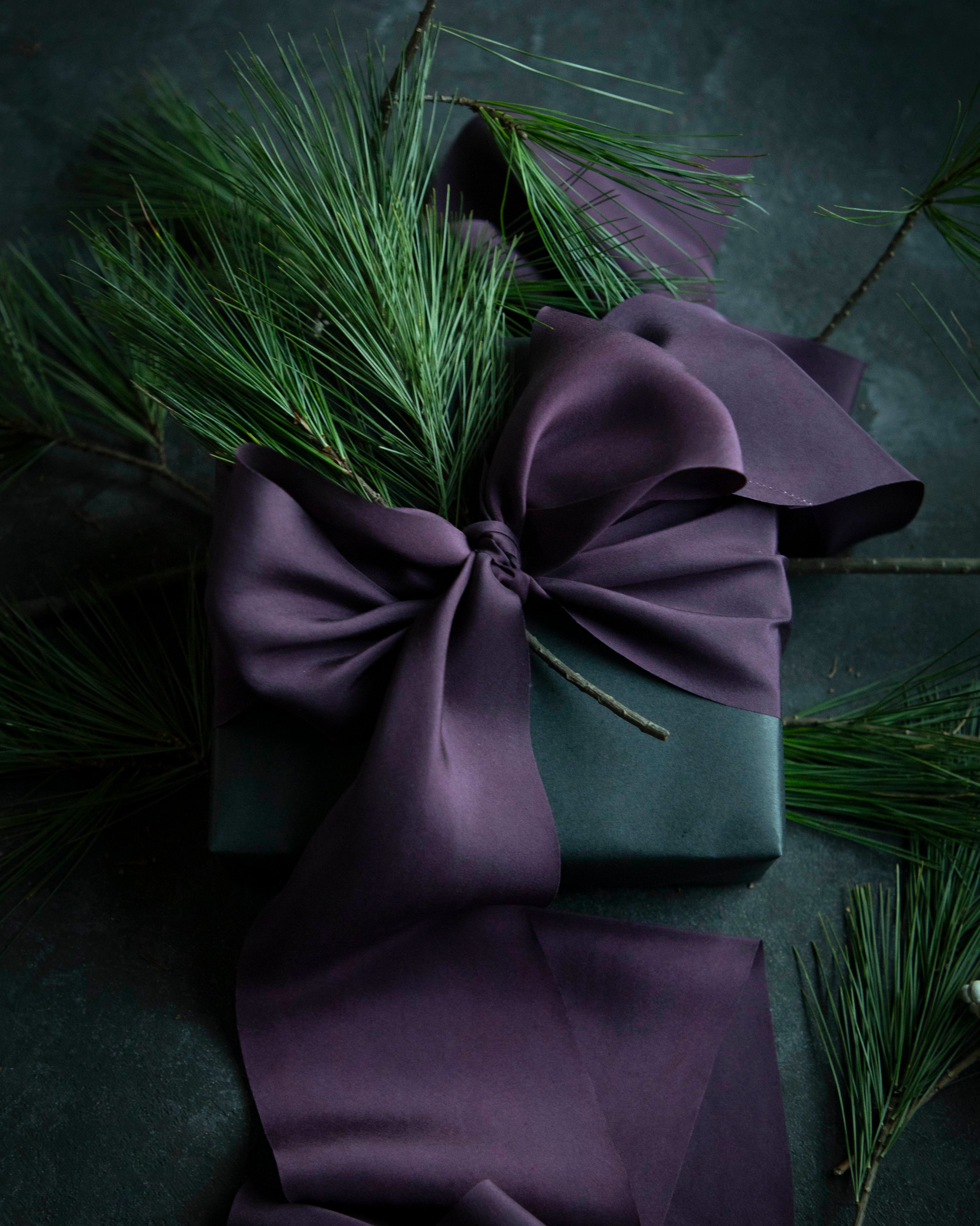 executive gifts with custom ribbon bows