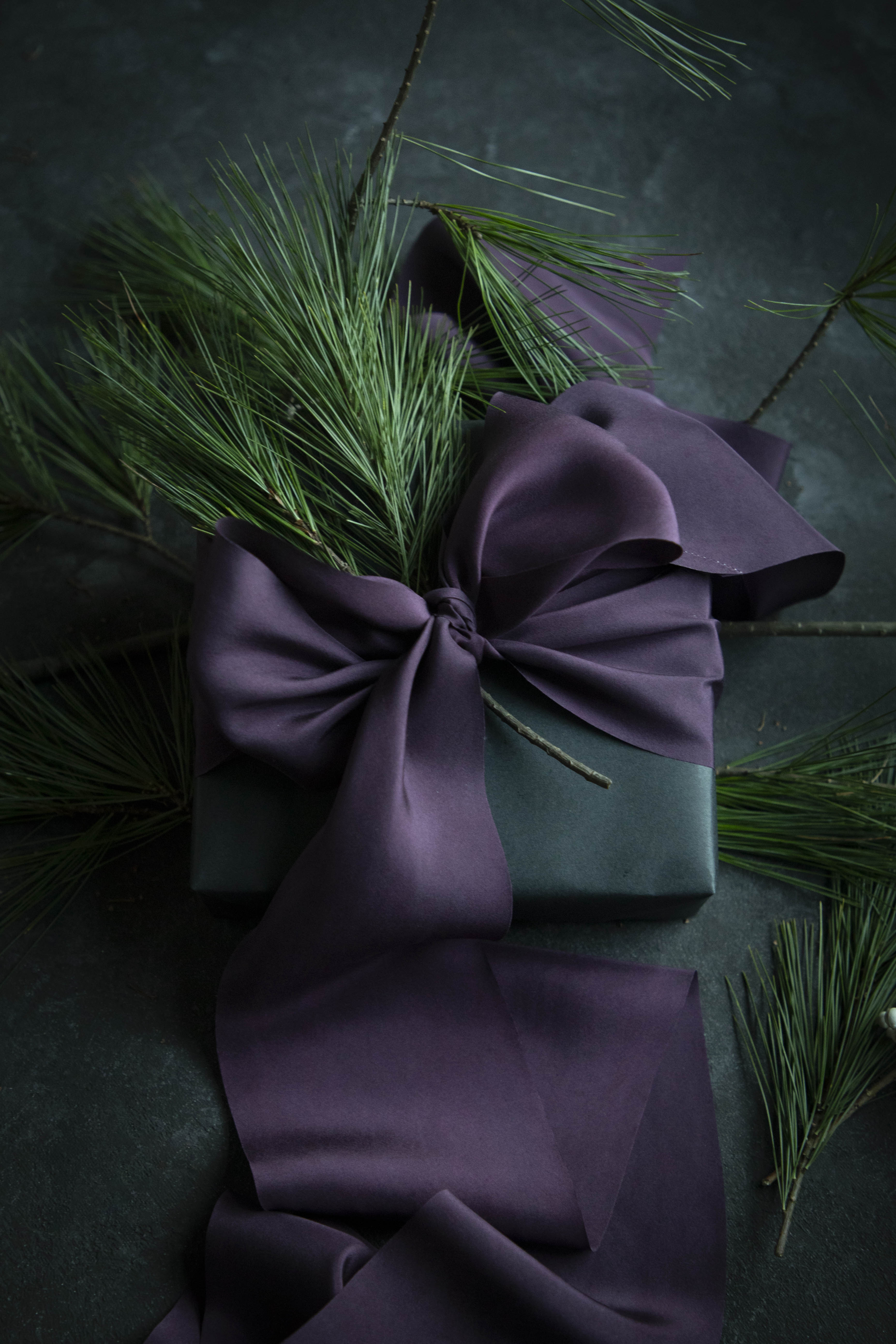executive gifts with custom ribbon bows
