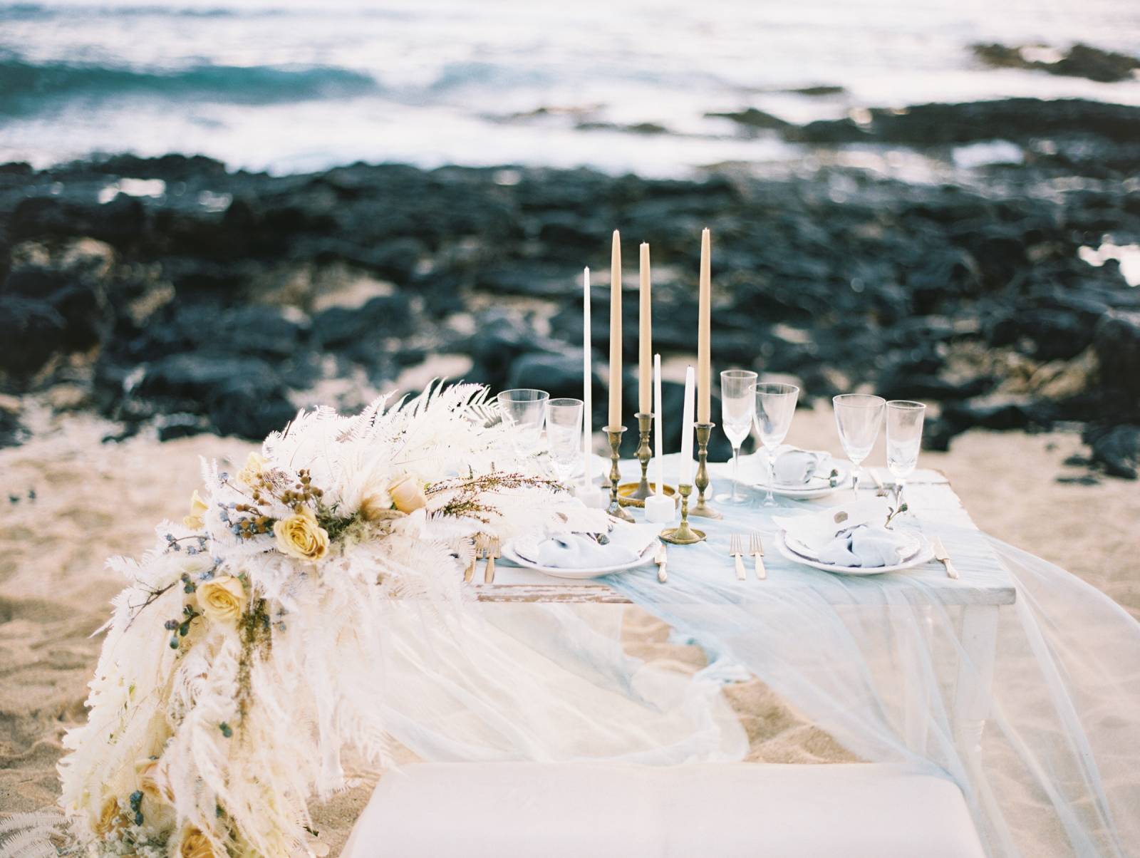 MAGNOLIA ROUGE / Windswept Costal Wedding Inspiration In Oahu