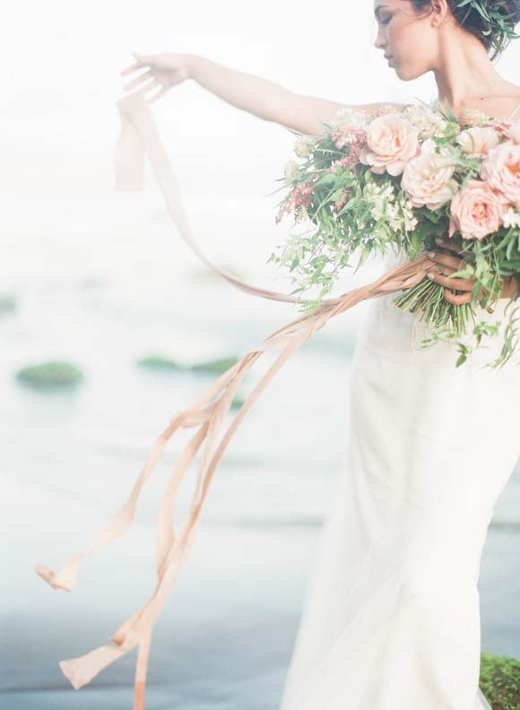 WEDDING SPARROW / BLUSH AND PEACH COASTAL WEDDING INSPIRATION