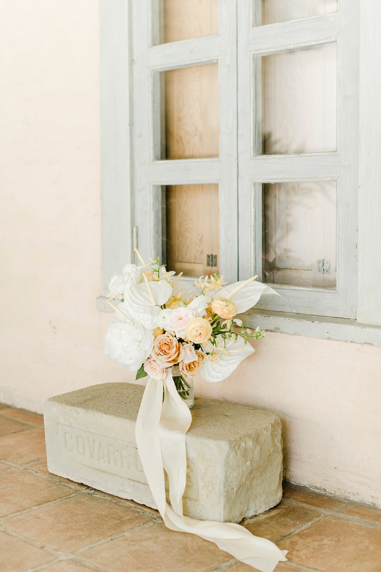 MARTHA STEWART WEDDINGS / Cool-Girl Brides Will Love This California Wedding's Laid-Back Vibe