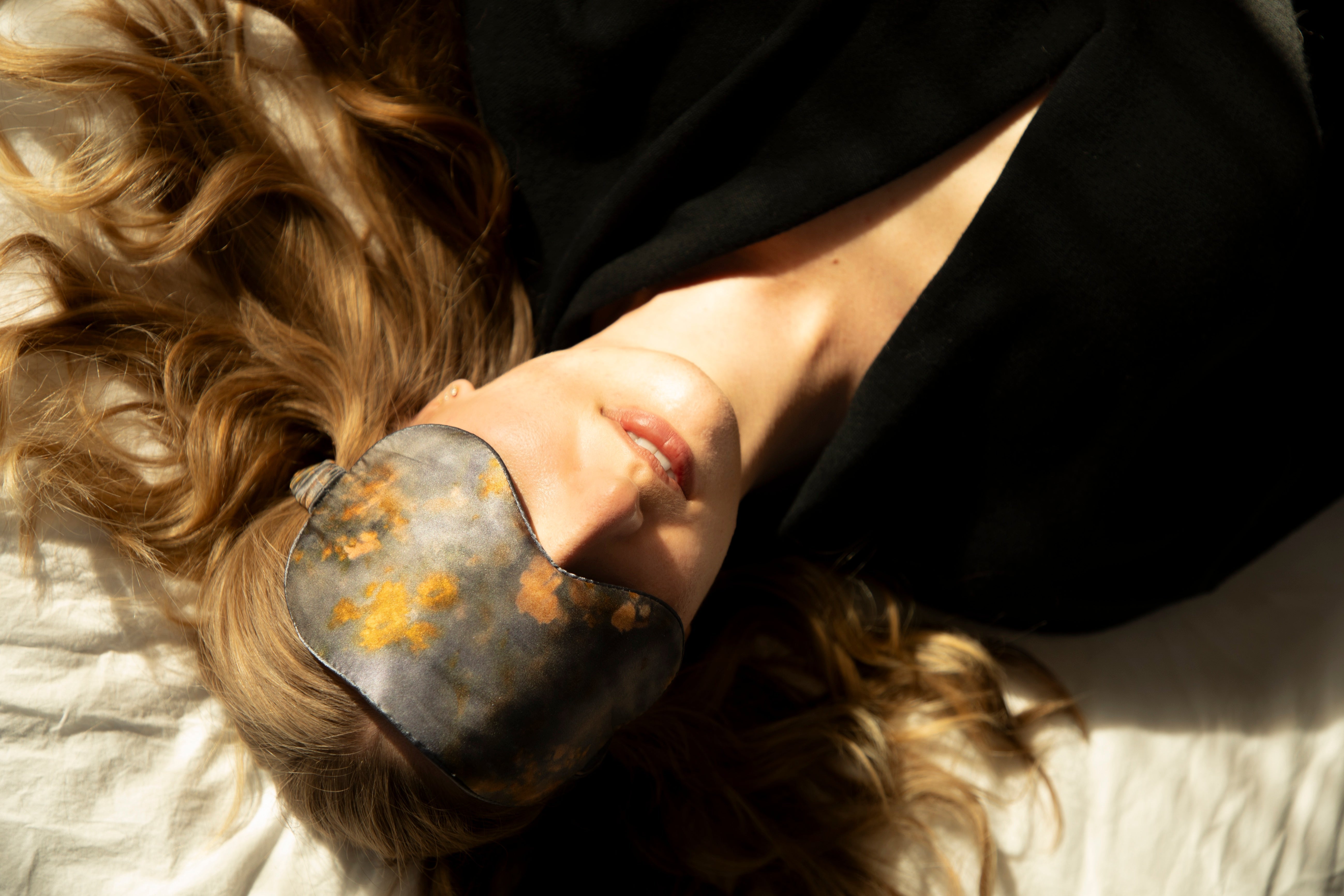 The Art of Restorative Sleep: Why Silk Eye Masks Are Your Skin's Best Friend