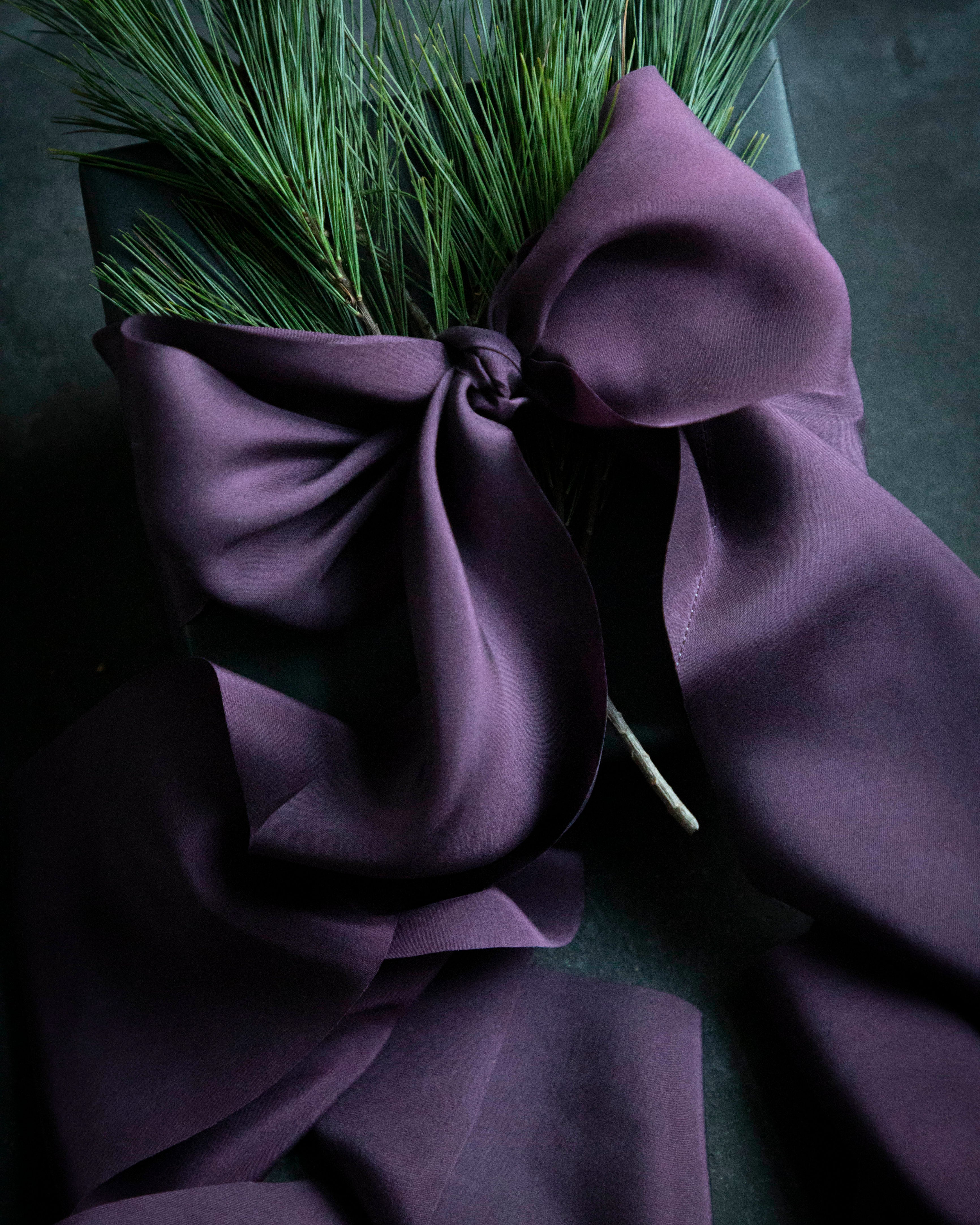 christmas gift wrapping ideas with purple silk ribbon
