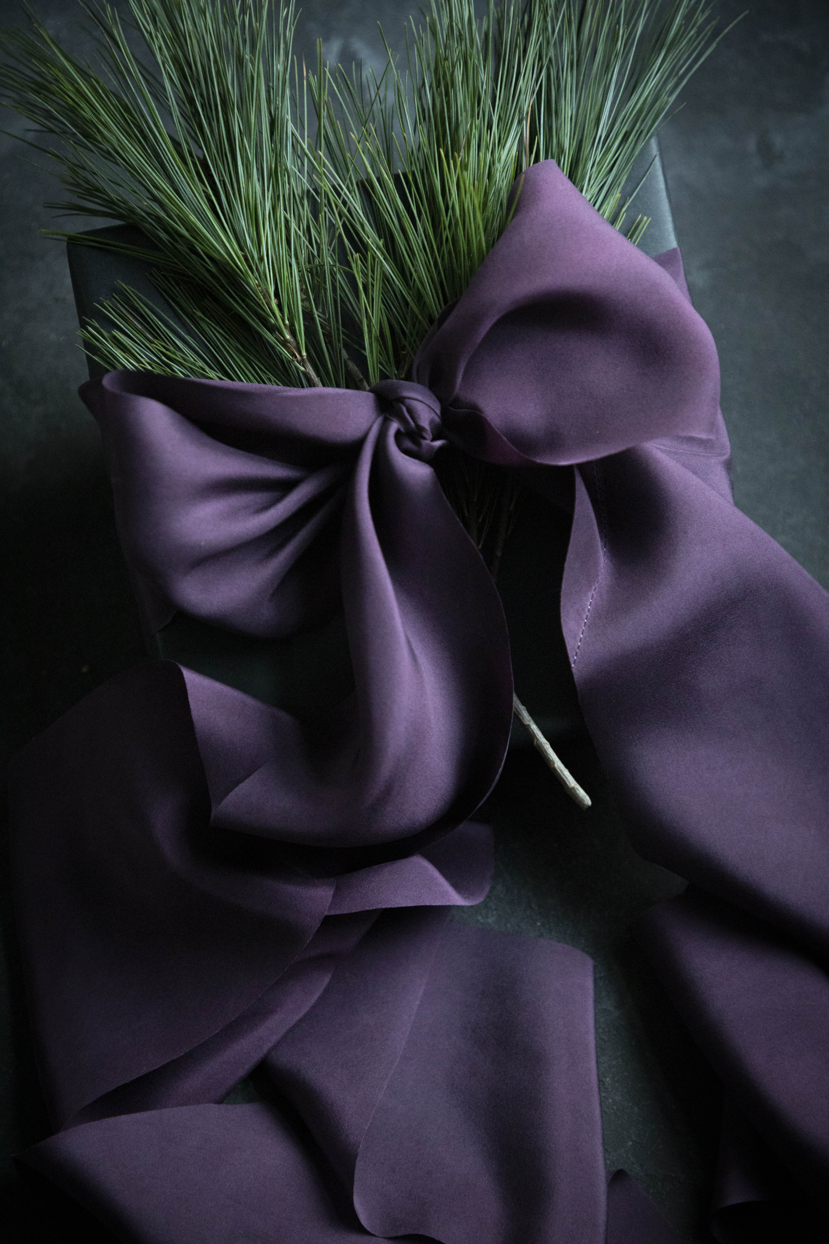 christmas gift wrapping ideas with purple silk ribbon