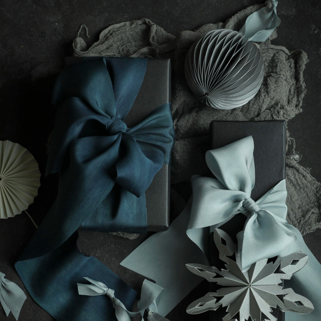hoildy gift wrapping supplies. Blue gift wrapping ribbons