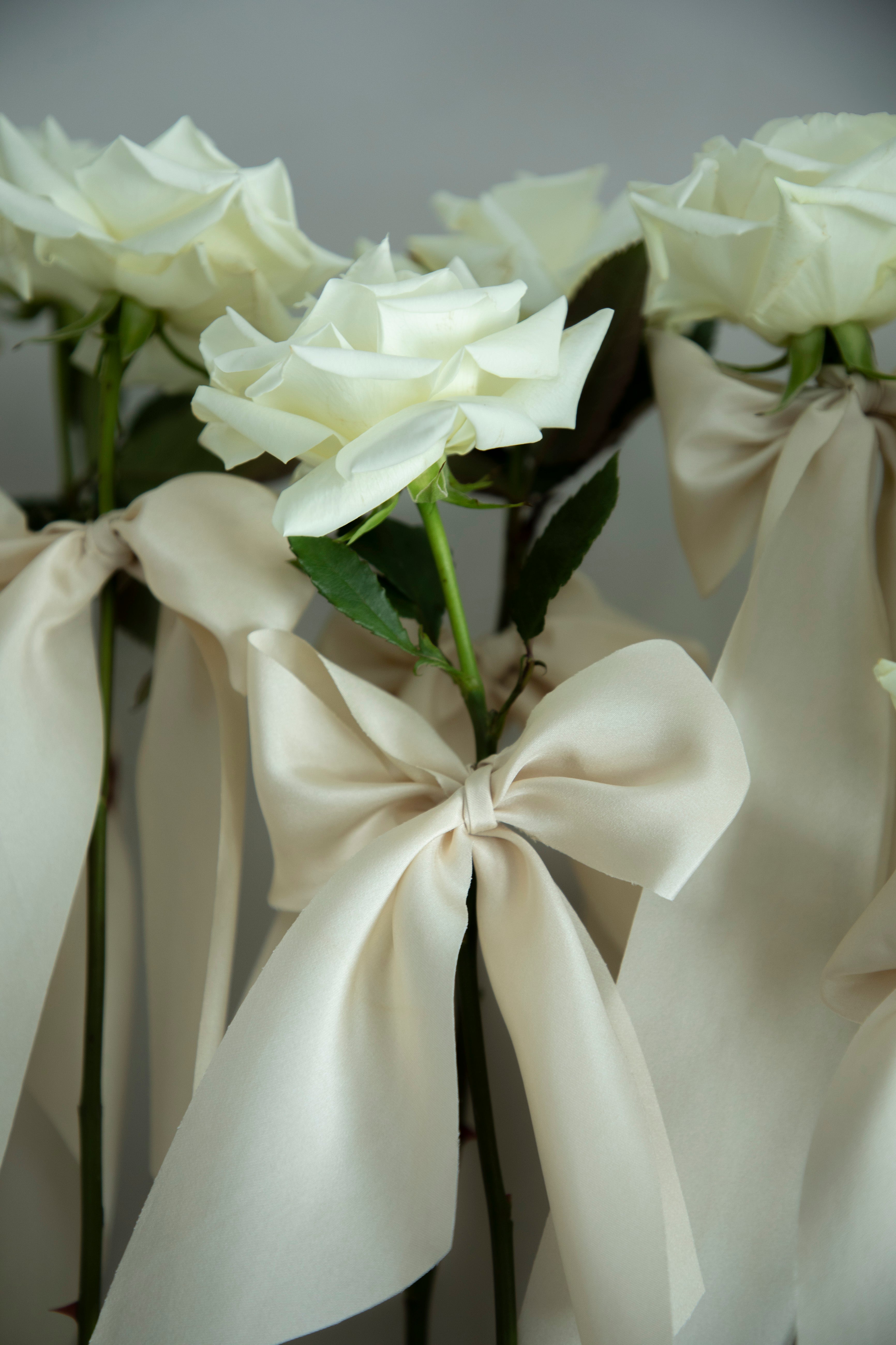 white roses with silk ribbons, unique wedding display