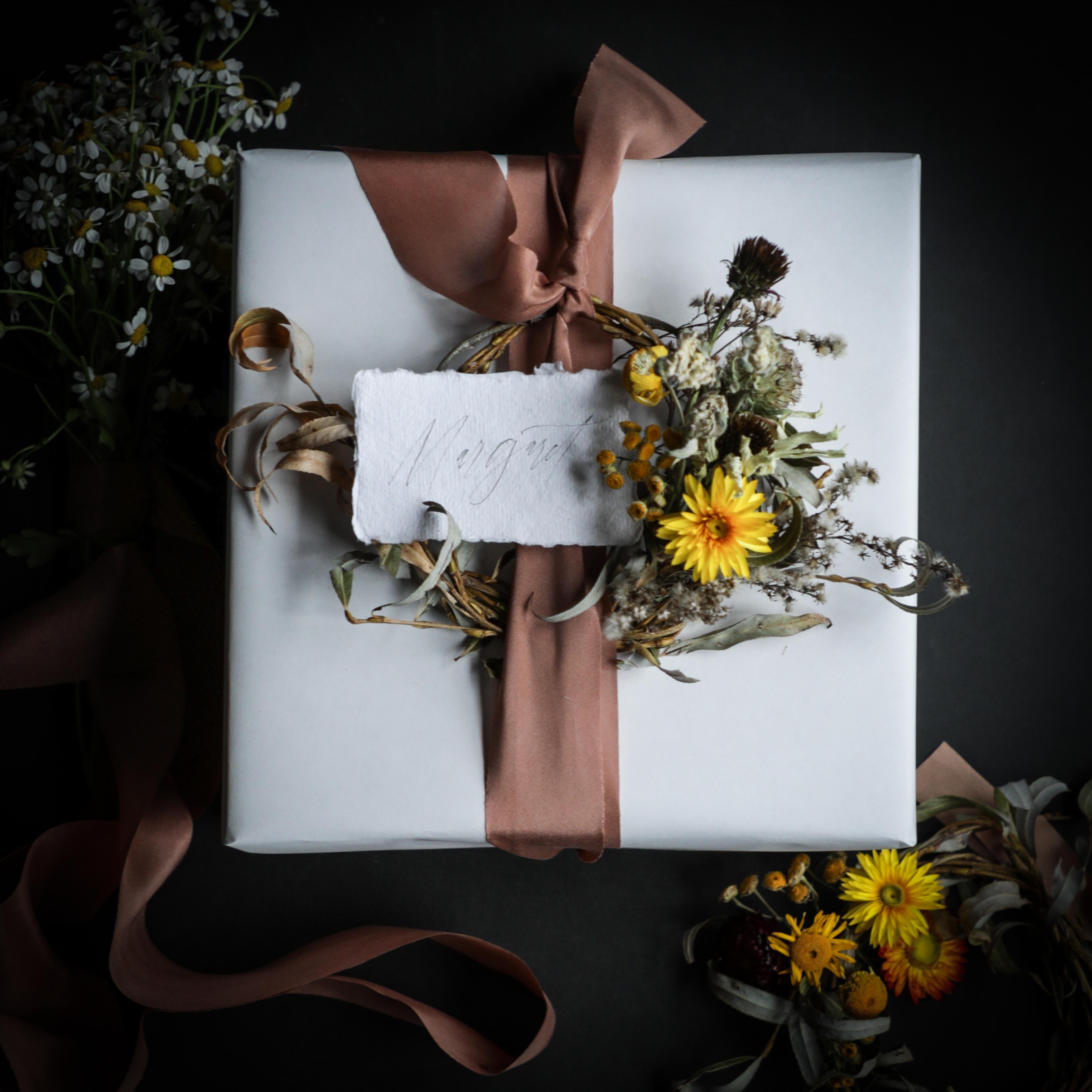 dried flower wreath gift wrapping topper 